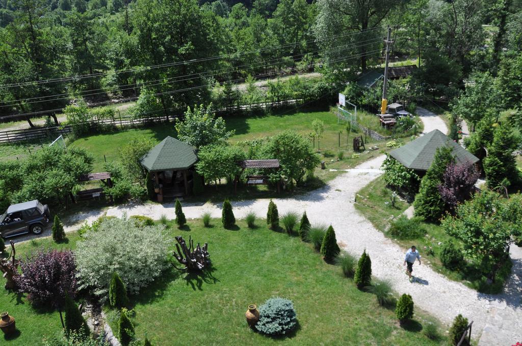 Pensiunea Valahia Brezoi Exterior foto