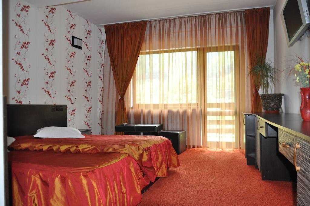Pensiunea Valahia Brezoi Zimmer foto